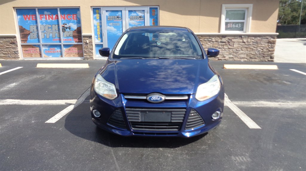 2012 Ford Focus SE photo 2