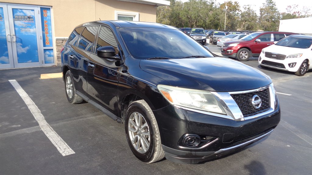 2013 Nissan Pathfinder S photo 3