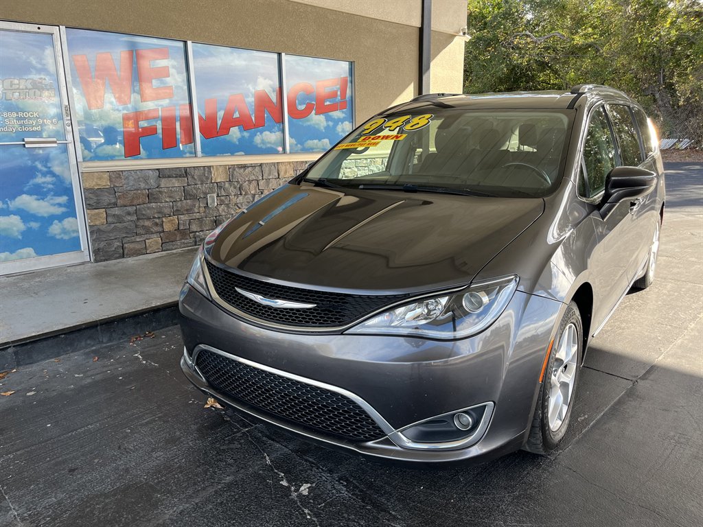 2018 Chrysler Pacifica Touring L Plus's photo