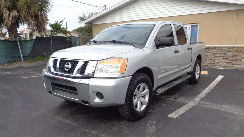 2012 Nissan Titan SV's photo