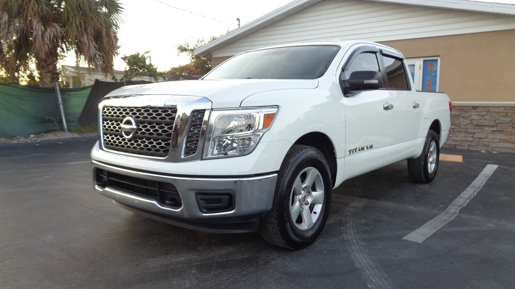 2018 Nissan Titan SV's photo