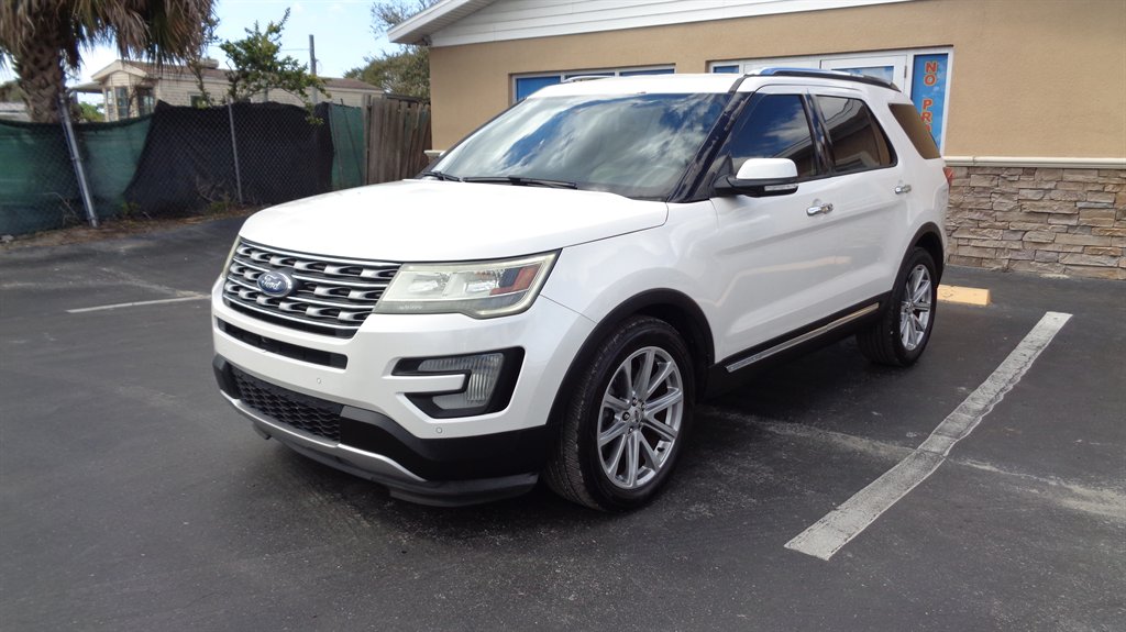 2017 Ford Explorer Limited FWD's photo