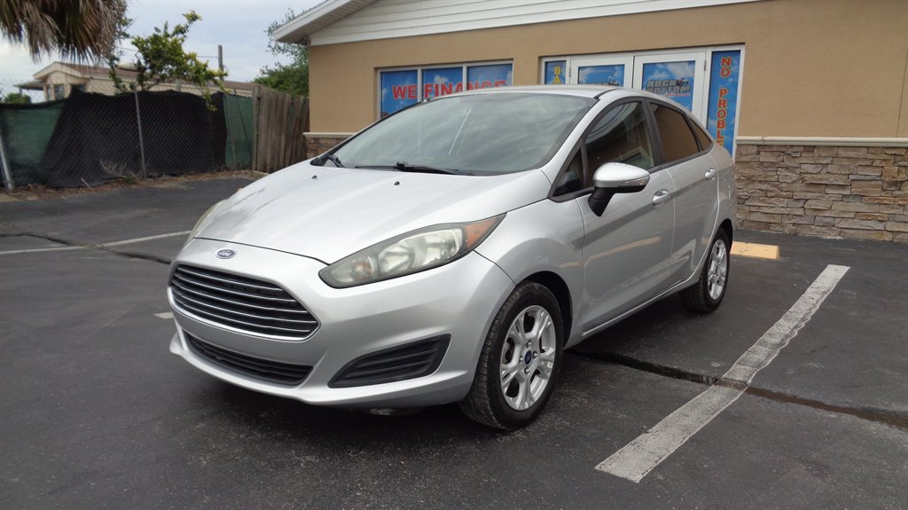 2016 Ford Fiesta SE Sedan's photo
