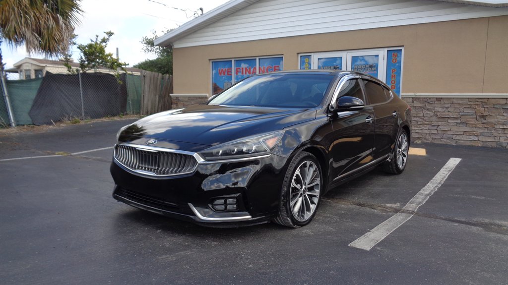 2017 Kia Cadenza Technology's photo
